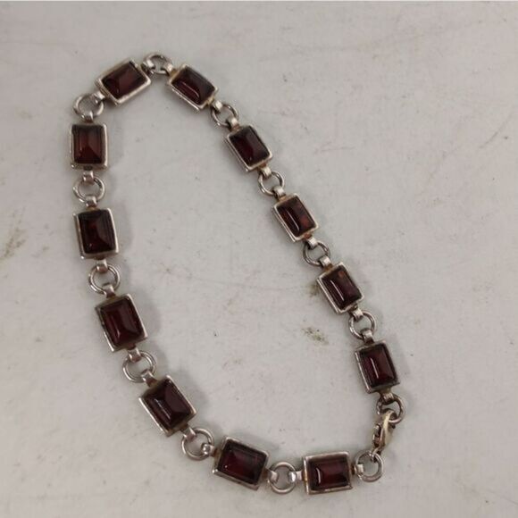 Beautiful sterling‎ silver and garnet bracelet. - Picture 1 of 6